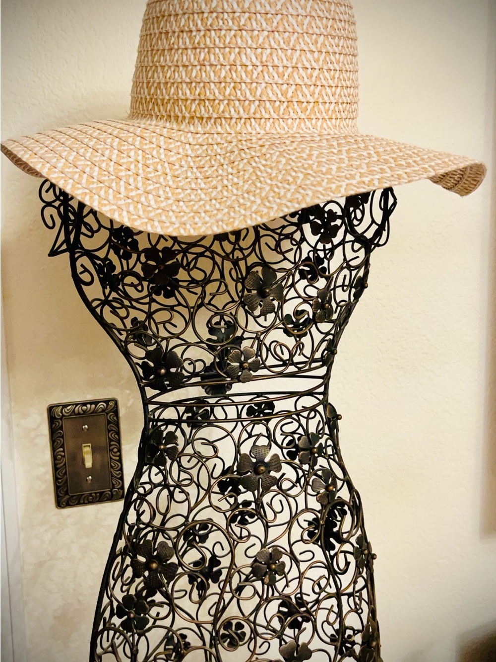 Wide Brim Straw Sun Hat in Natural Beige
